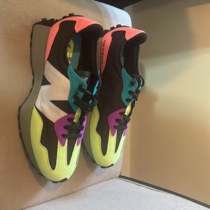 New Balance 327 multicolor size 10.5(Men’s)